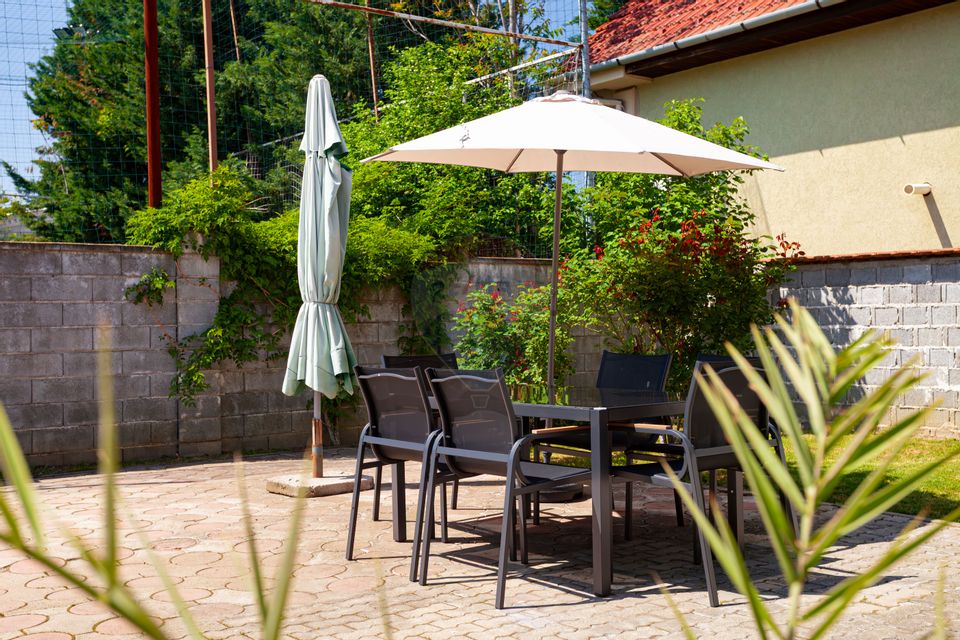 Casă cochetă de vânzare, teren 954 mp, posibil parcelare, în Subcetate