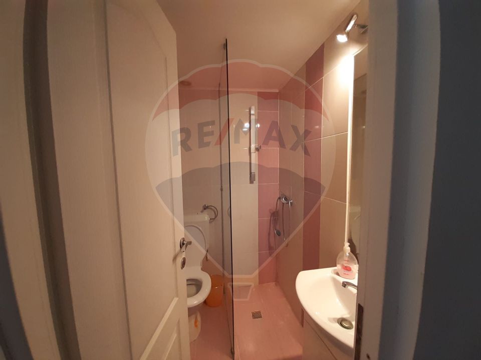 Casă / Vilă cu 7 camere de vânzare în zona Bran-Tohanita