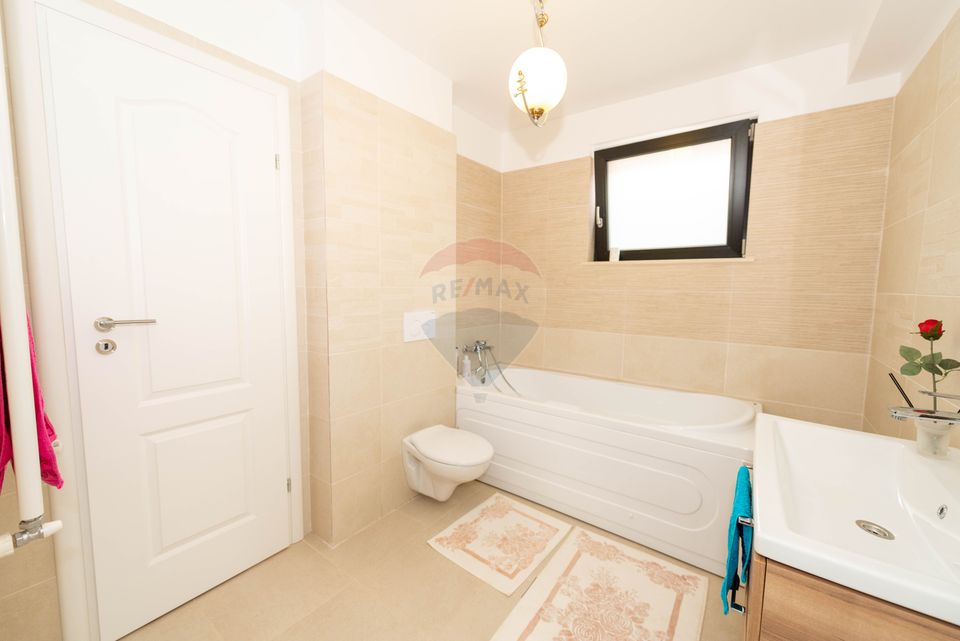 House - Villa 4 rooms in Pantelimon Magic Lake, Cernica forest