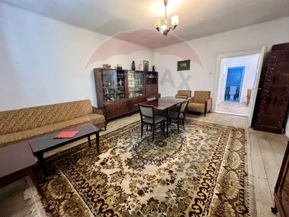 Apartament la casa de vanzare