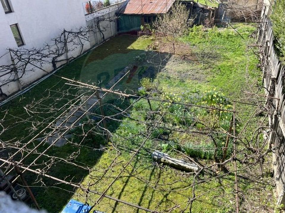 Apartament la casa de vanzare