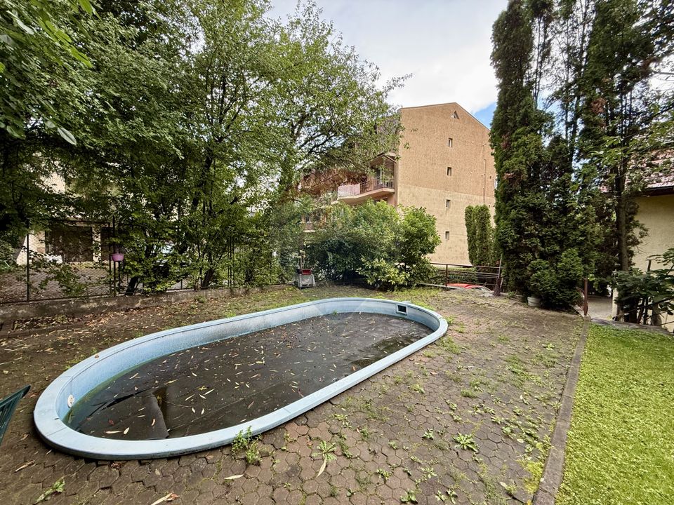 Apartament în vilă, Curte comună cu piscină – Andrei Mureșanu