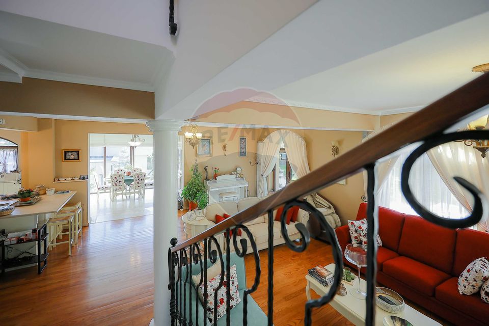 Casă / Vilă cu 5 camere de vânzare în zona Dealuri Oradea