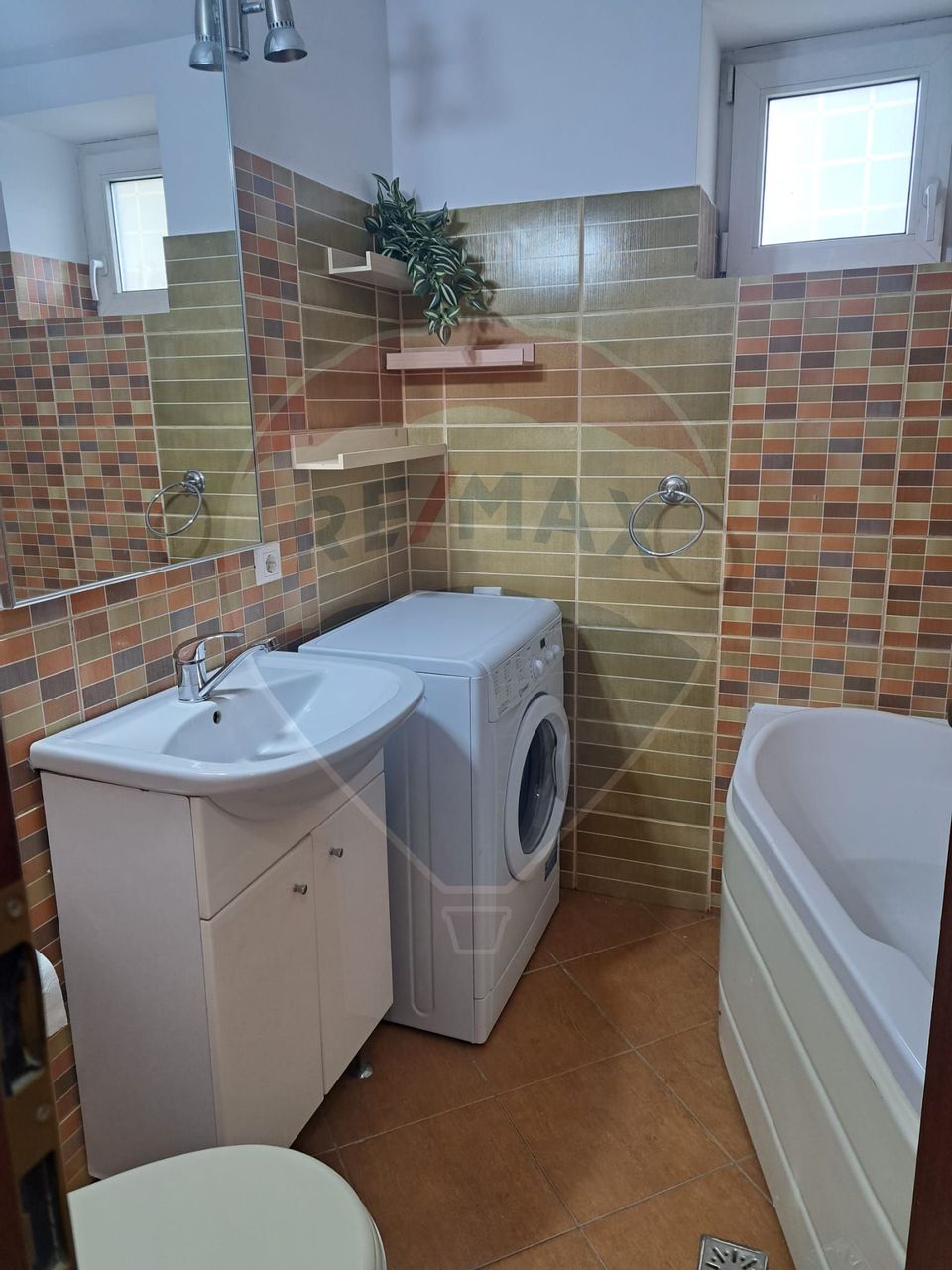 Inchiriere apartament cu 3 camere Tei semimobilat imobil 1983