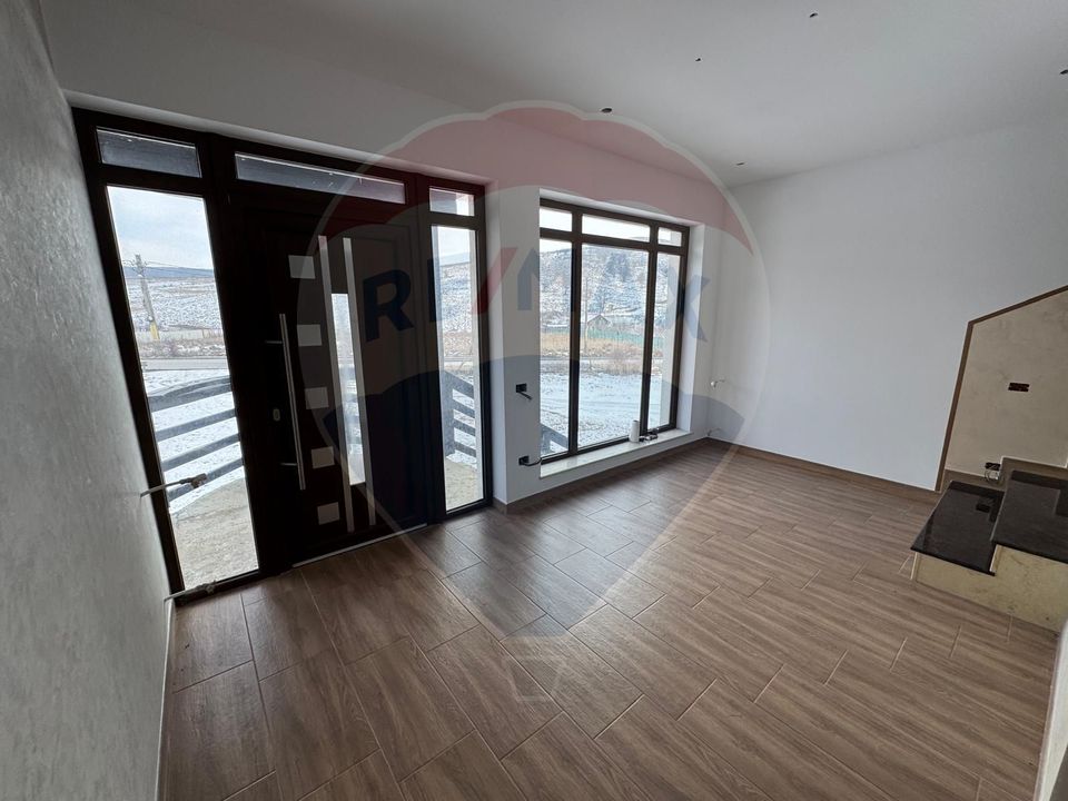 8 room House / Villa for sale, Darmanesti area