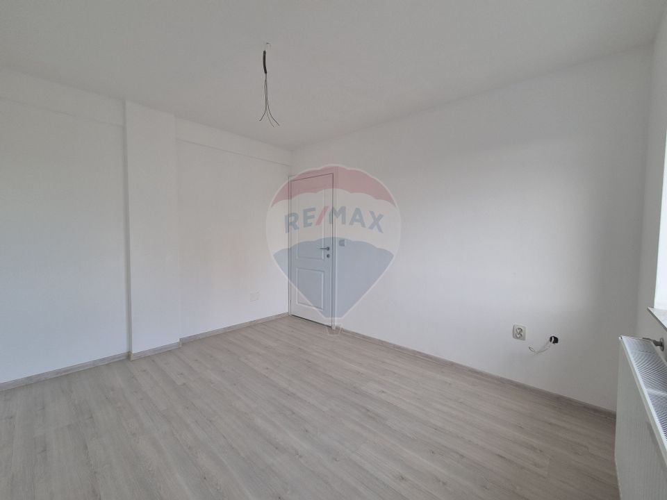 Apartament 3 camere decomandat parter
