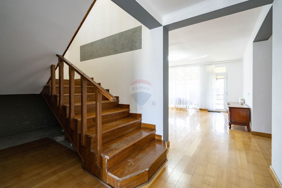 6 room House / Villa for sale