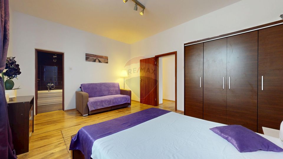 Apartament modern cu 3 camere în Centrul Istoric pe Republicii 44