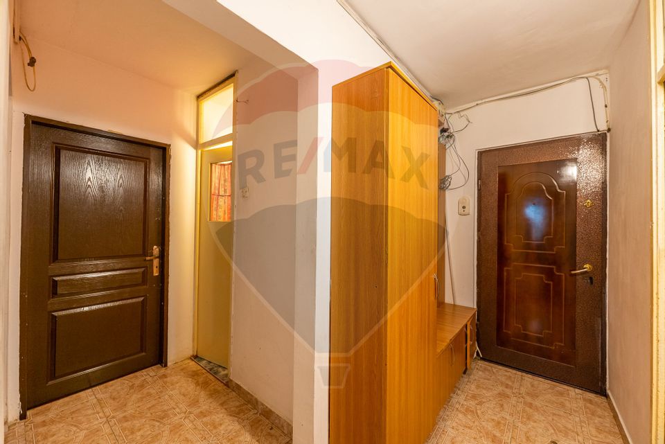 Apartament cu 3 camere de vânzare în zona Alfa