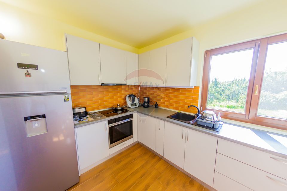 Casă cu 3 camere de vânzare