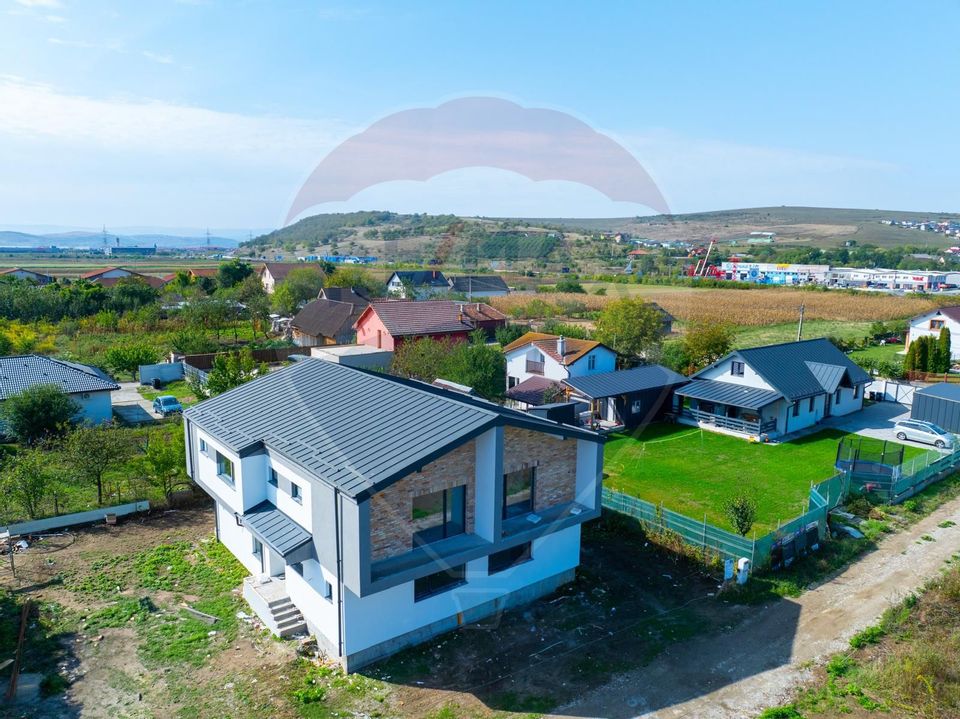 4 room House / Villa for sale