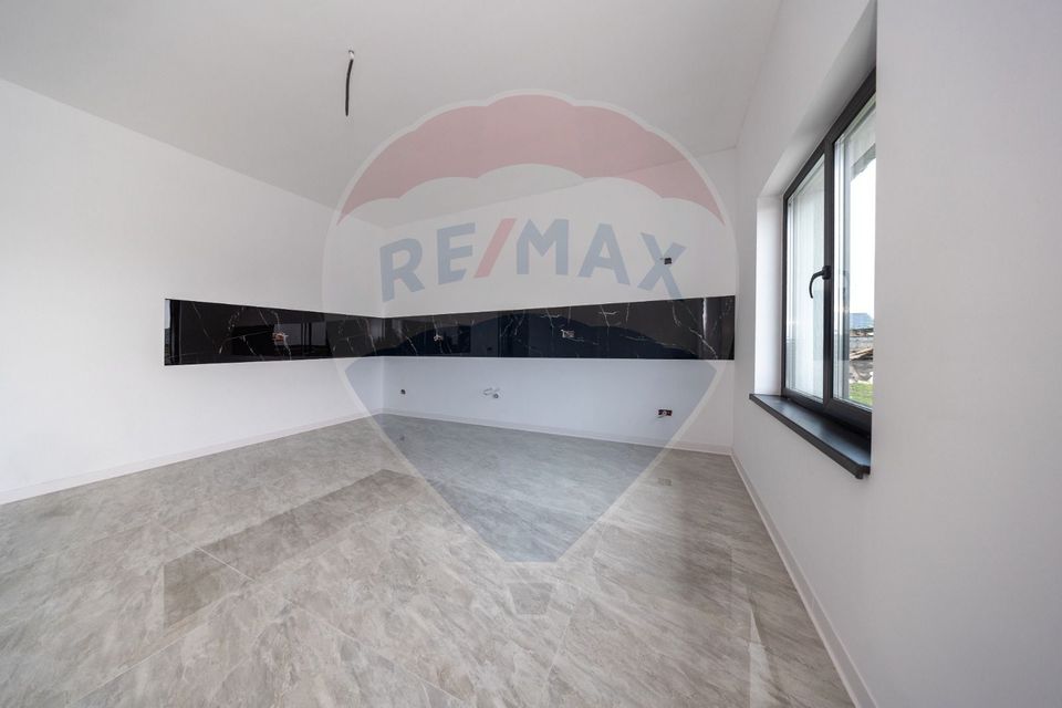 Casă spațioasă de vânzare | 4 camere | 120 mp util - 500 mp teren