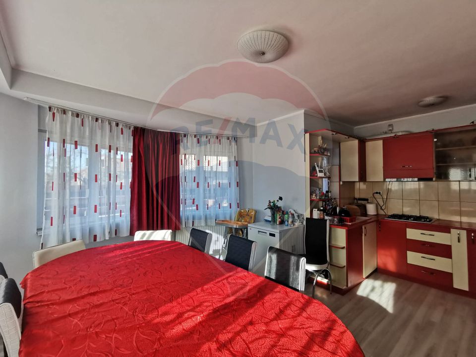 Casă 6 camere si curte, zona Metro Oradea, de vanzare