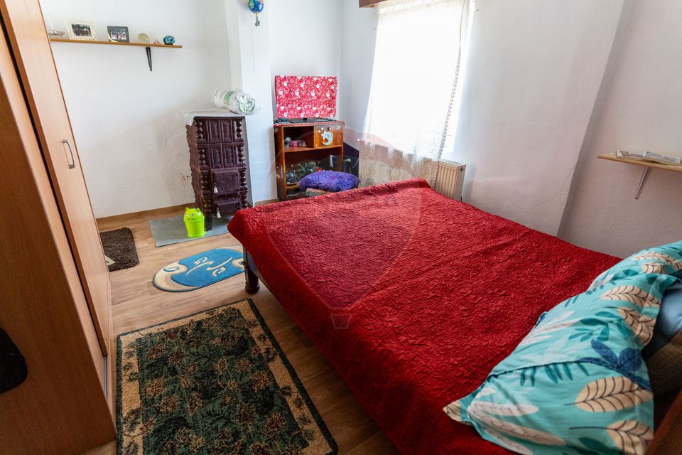 Casă / Vilă cu 10 camere amplasate in 2 corpuri de cladire de vanzare