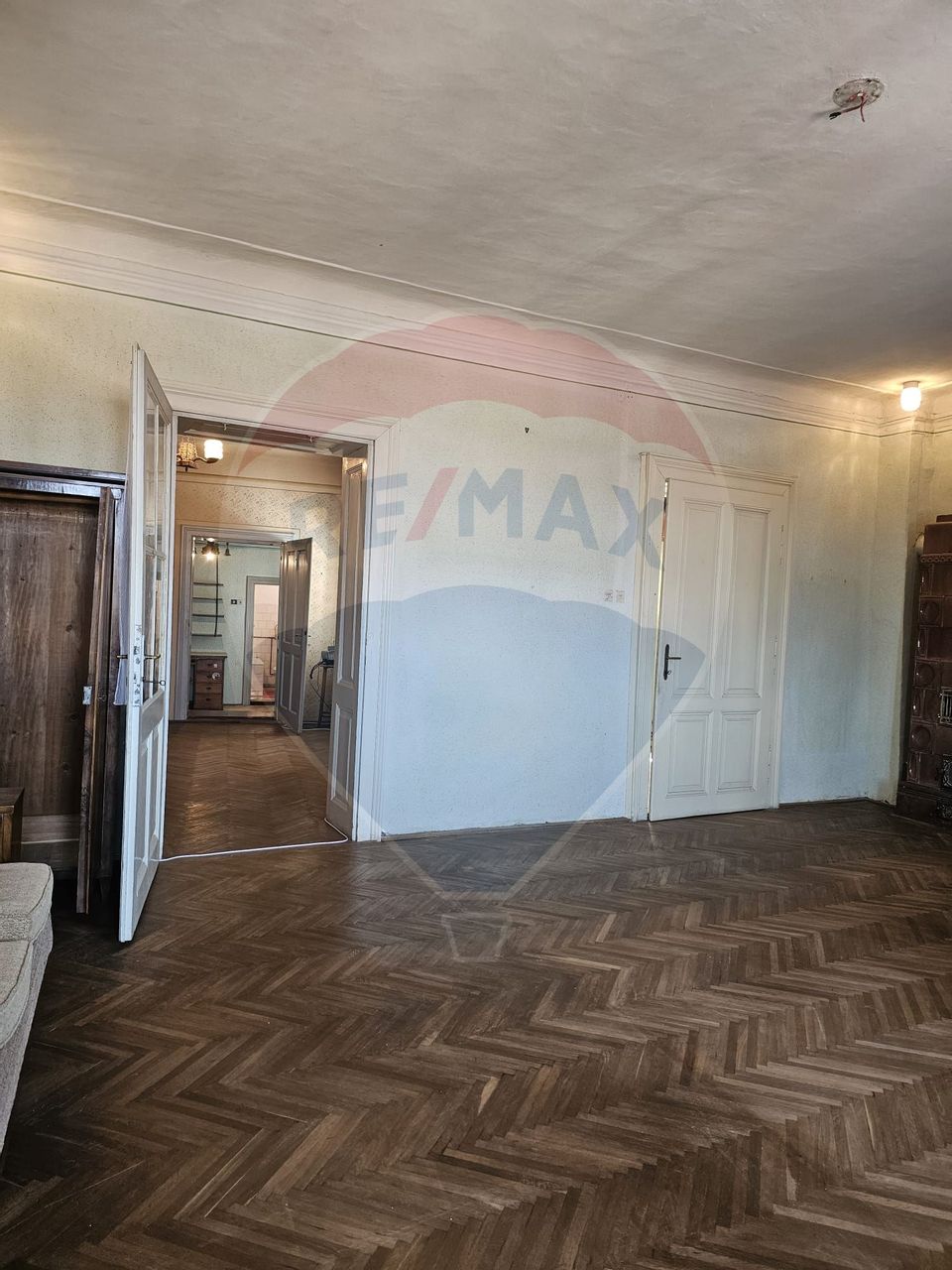 Apartament cu 5 camere de vânzare în zona Central