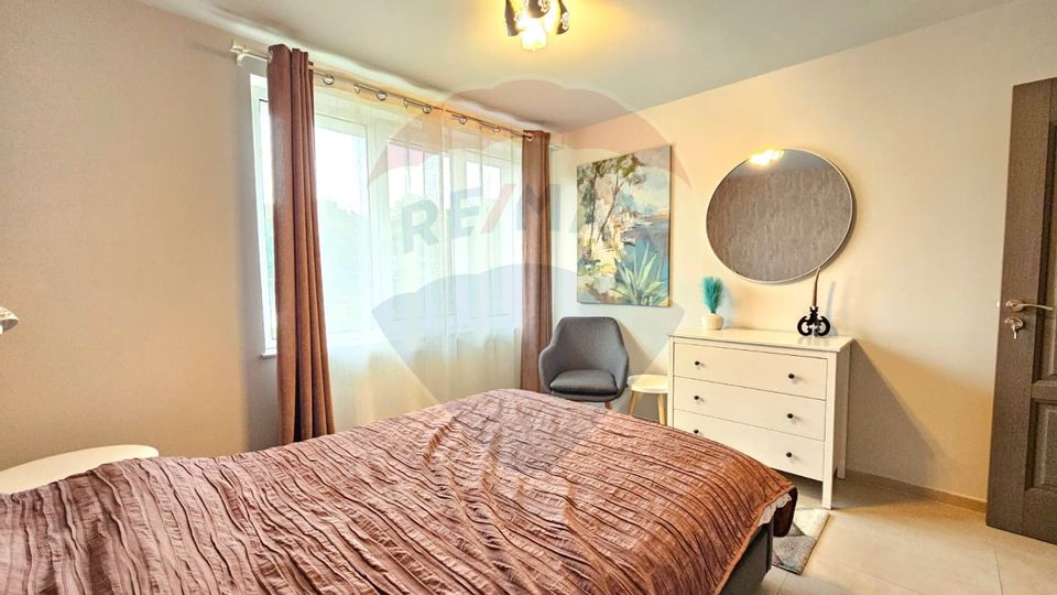 Inchiriez apartament modern cu 4 camere în zona Parcul Central