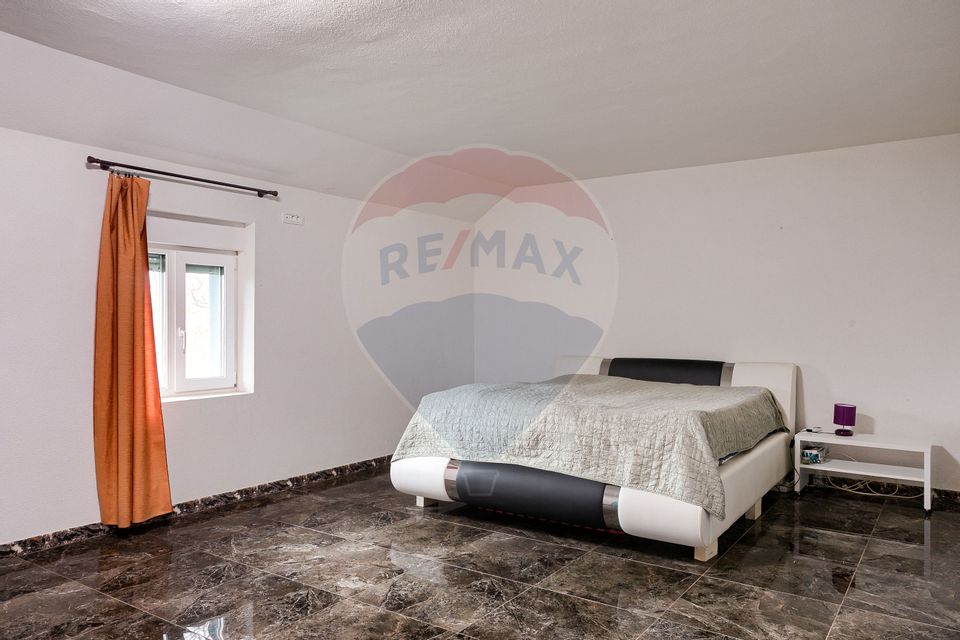 Casă renovată modern cu 3 camere de vânzare Frumușeni Arad