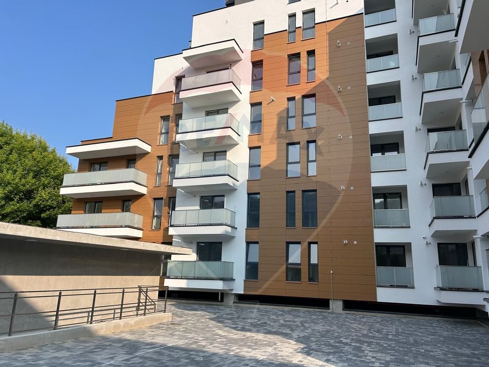 Apartament cu 3 camere de vânzare în bloc nou, zona Centrala