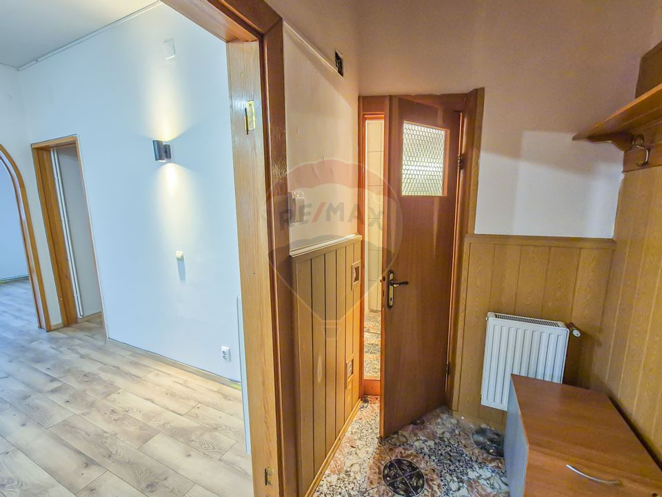 Apartament cu 4 camere de inchiriat, situat in zona Armenesca