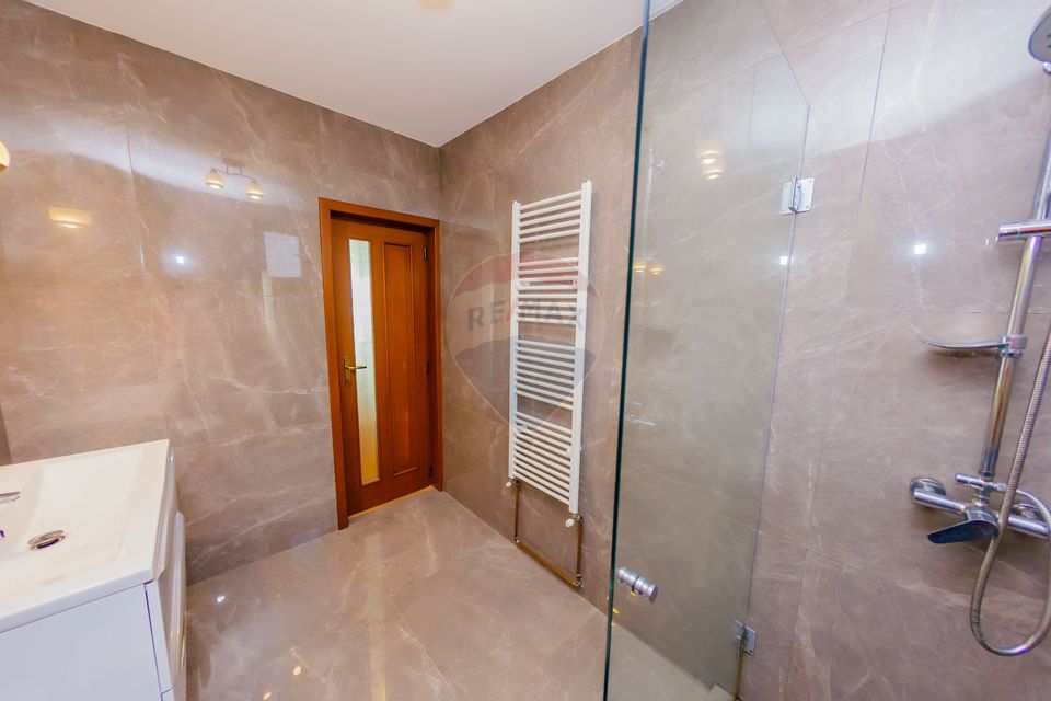 VILA CU TEREN GENEROS DE VANZARE/SCHIMB CU CASA