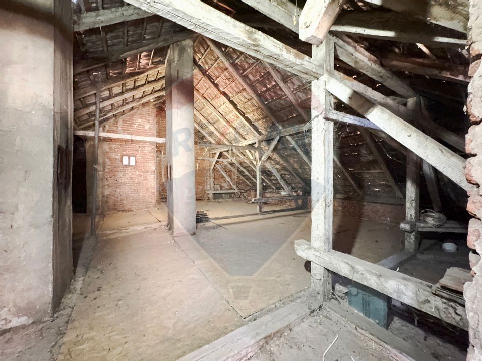 Apartament cu 3 camere de vânzare în zona Elisabetin