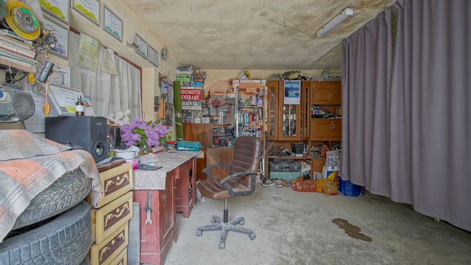 Casa individuala cu doua corpuri, teren 1000mp