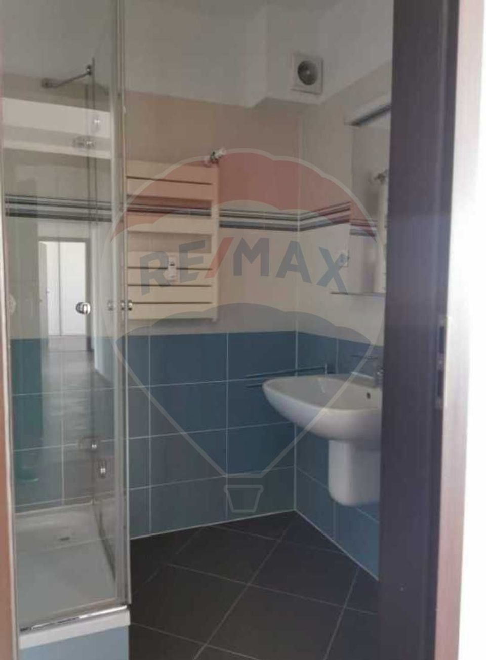 Apartament cu 4 camere de vânzare în zona Calea Bucuresti