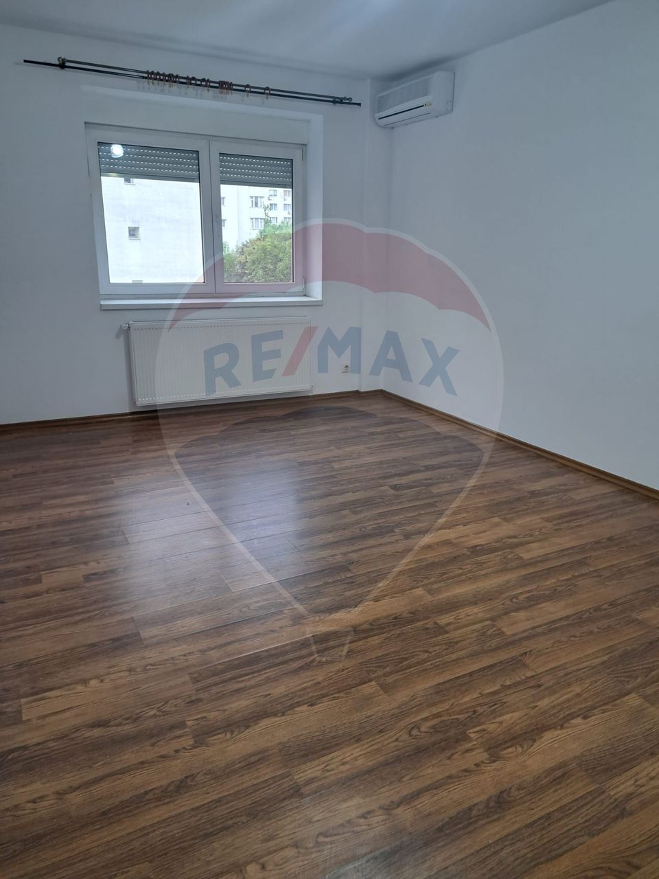 Inchiriere apartament cu 3 camere Tei semimobilat imobil 1983