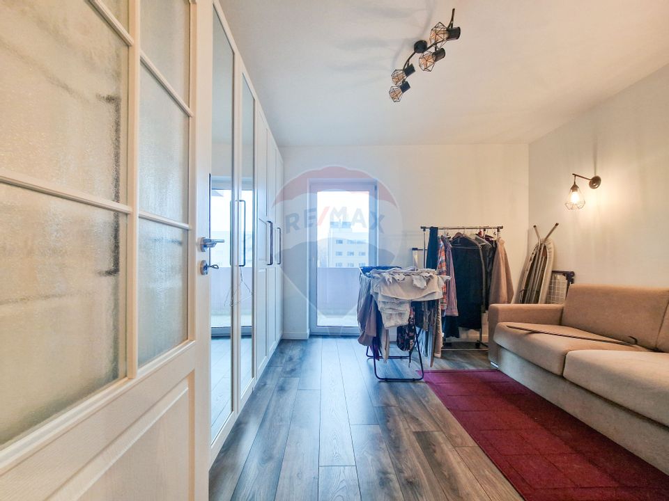 Apartament cu 3 camere de vanzare in zona Damaroaia - Petrom City