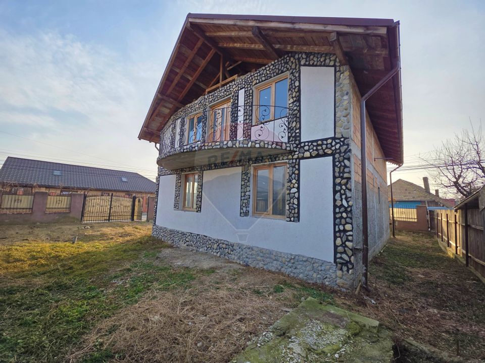 6 room House / Villa for sale, Izvoare area