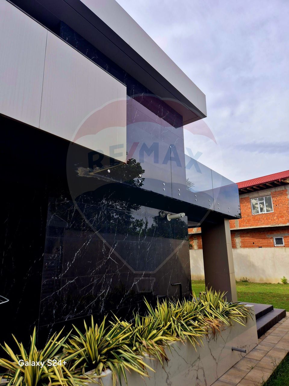 Casă / Vilă cu 4 camere de vânzare în zona Central