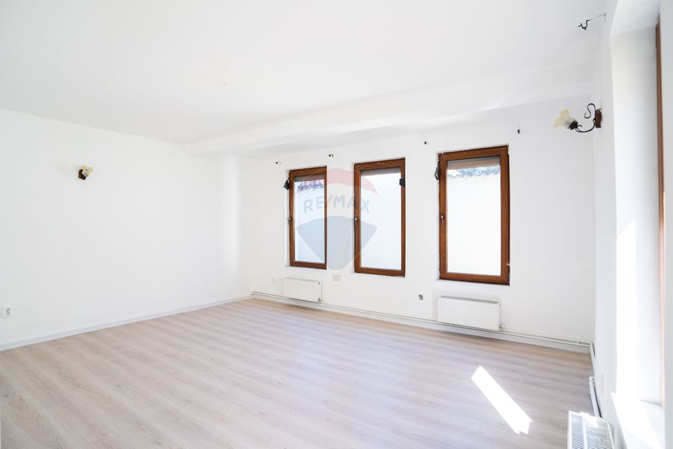 Casă individuală de Vânzare, 242mp utili+ teren de 380mp, în Pitești