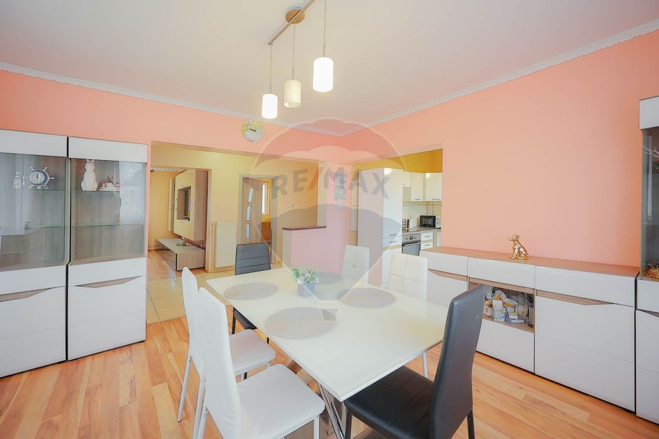 6 room House / Villa for sale, Episcopia Bihorului area