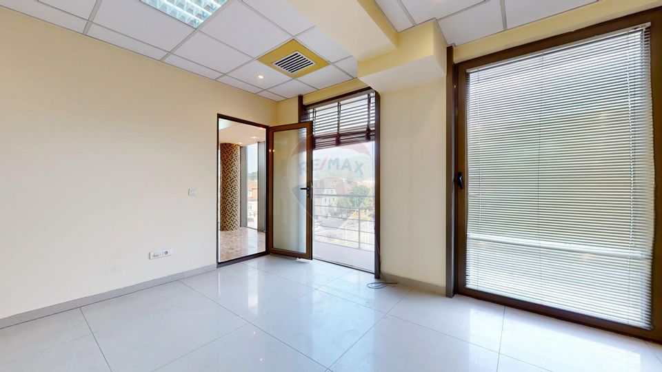 Birouri de închiriat în Brașov, lângă Aula Universității Transilvania