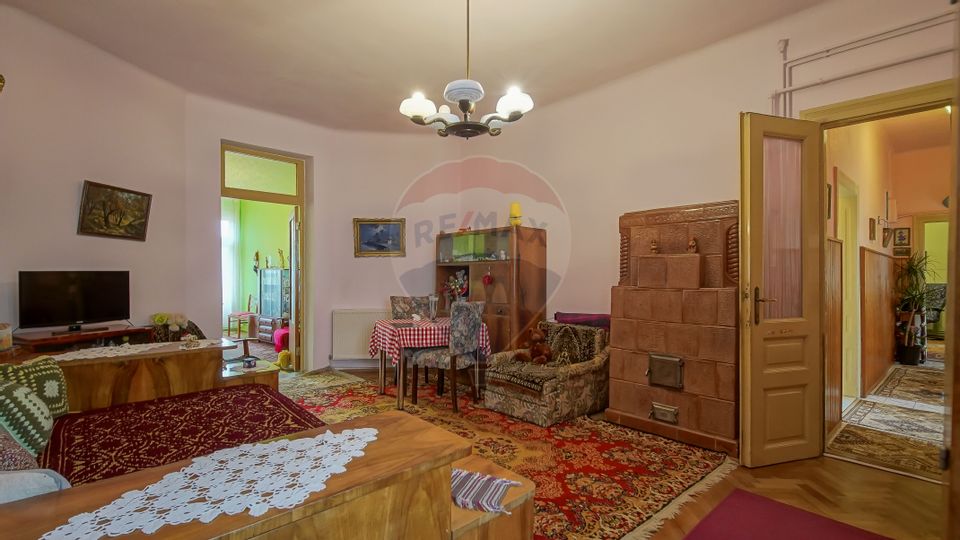 Casă / Vilă cu 5 camere de vânzare în zona Schei, Cotun 9
