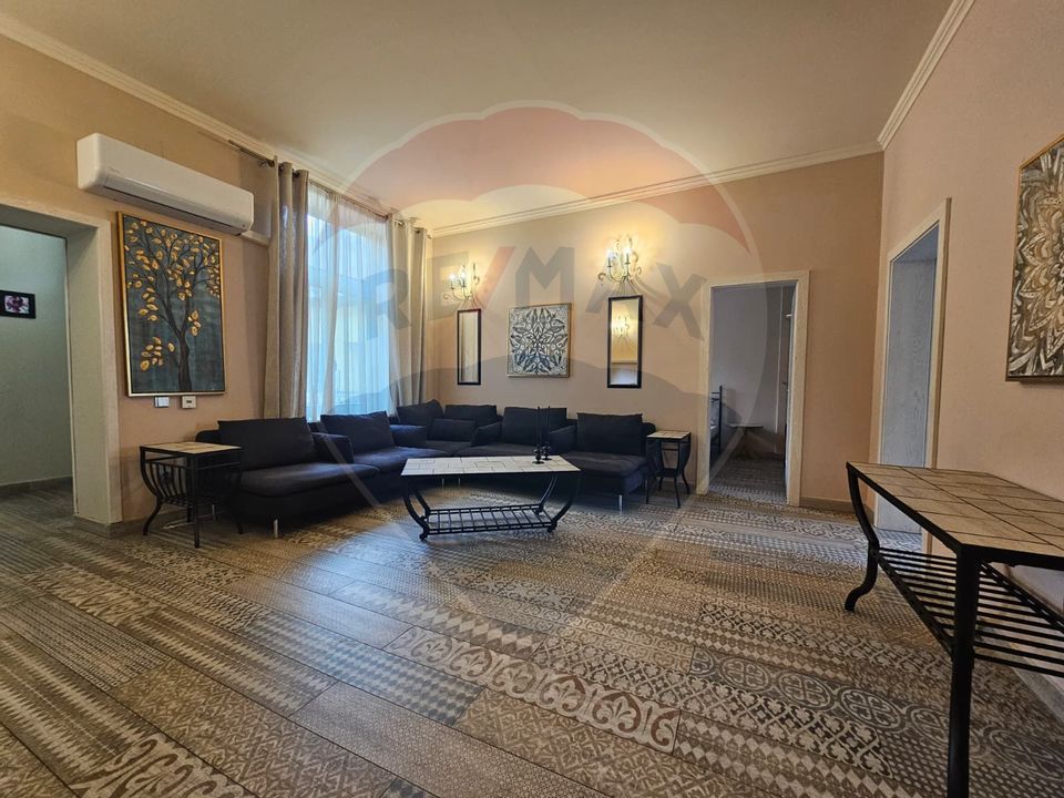 Inchiriez apartament superb cu 4 camere în zona Ultracentral