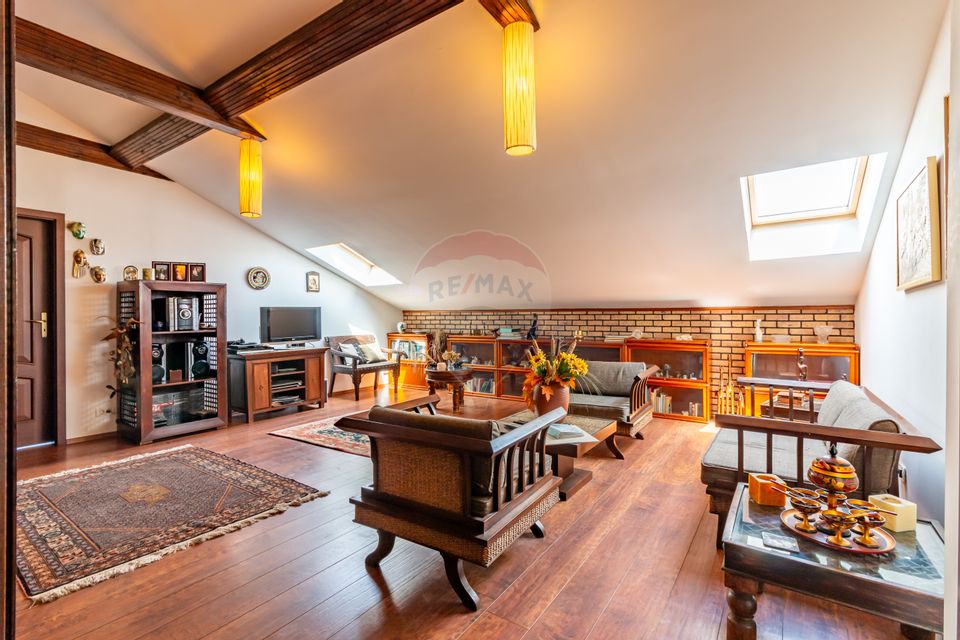 8 room House / Villa for sale