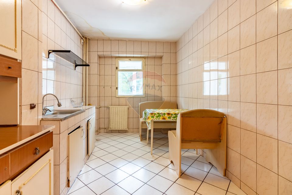 Apartament cu 3 camere de vânzare în zona Lacul Tei