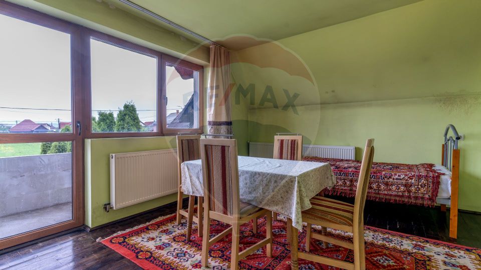 Casa cu 6 camere de vanzare, zona Centrala, Huedin