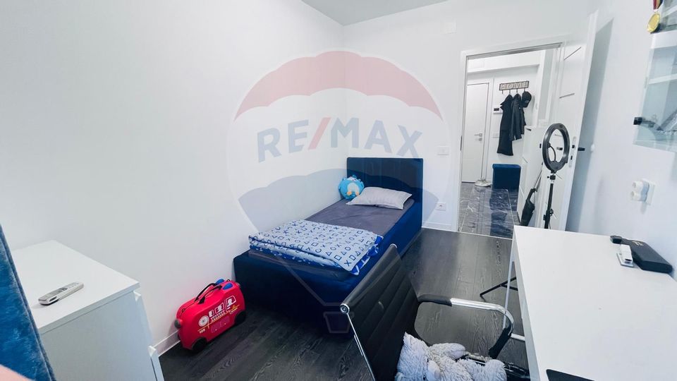 Apartament cu 3 camere de vânzare în zona Nufarul