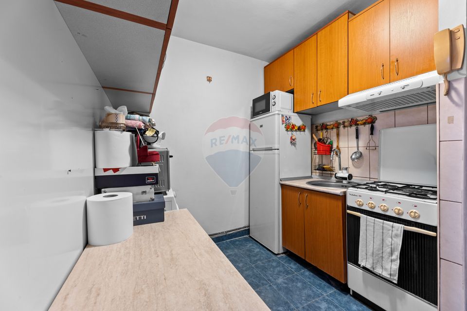 Garsoniera de vânzare zona UTA, etaj 2