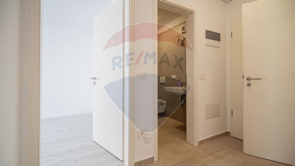 Apartament 2 camere nemobilat, cu loc de parcare si boxa | Coresi