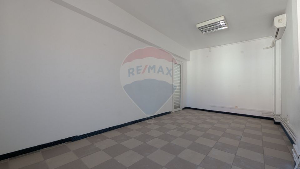 100sq.m Office Space for rent, Regie area