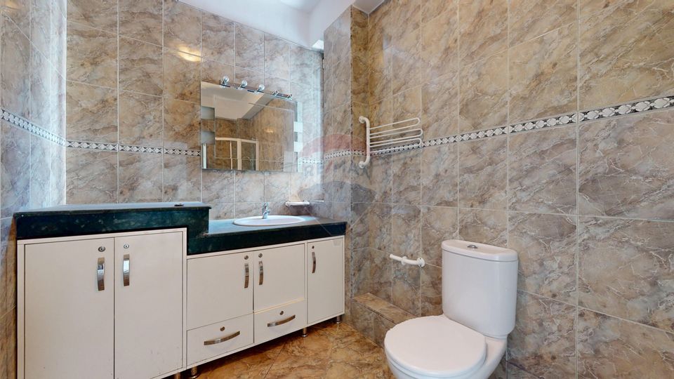 530sq.m Commercial Space for rent, Ultracentral area