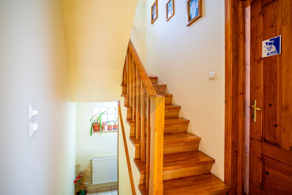 House FOR SALE in Bușteni, with superb views of the Bucegi Mountains