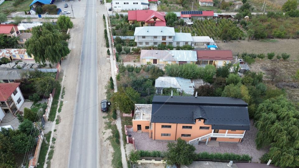 Casă / Vilă cu 8 camere