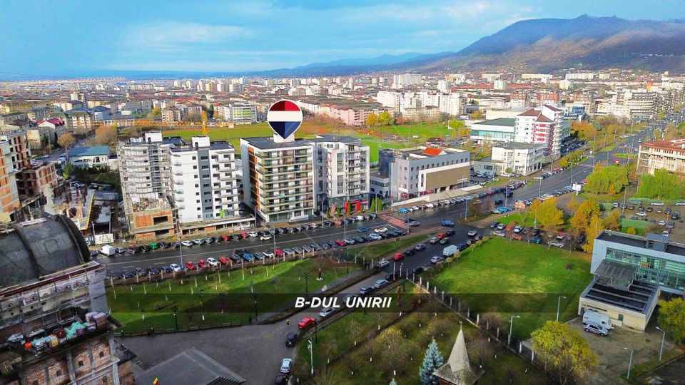 Apartament 3 camere de închiriat bloc nou lift în zona ultra Central