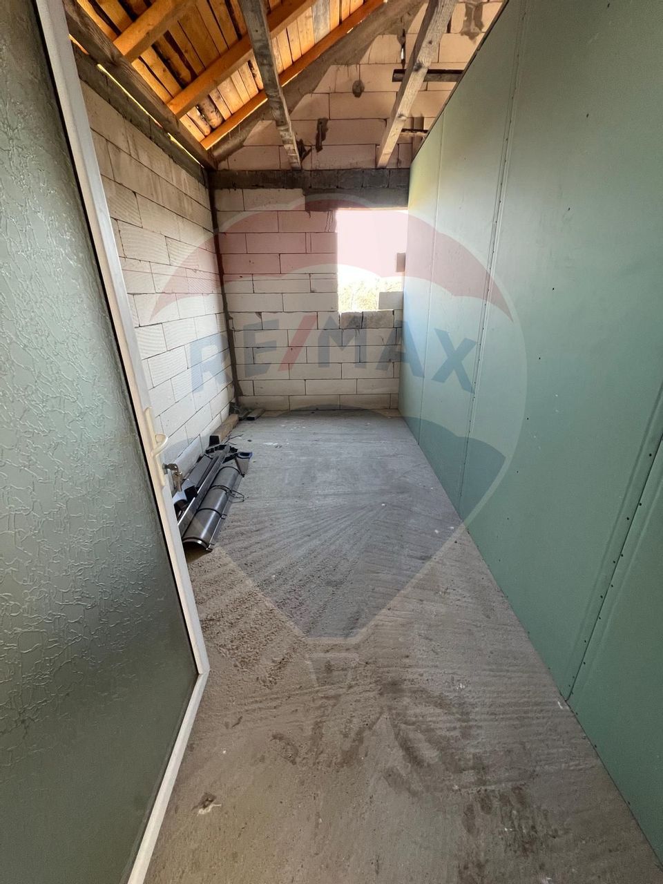 Vilă cu 4 camere de vânzare in comuna Breasta