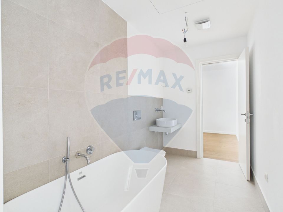 Bright apartment, 2 rooms, parking included, Amber Forest vat included