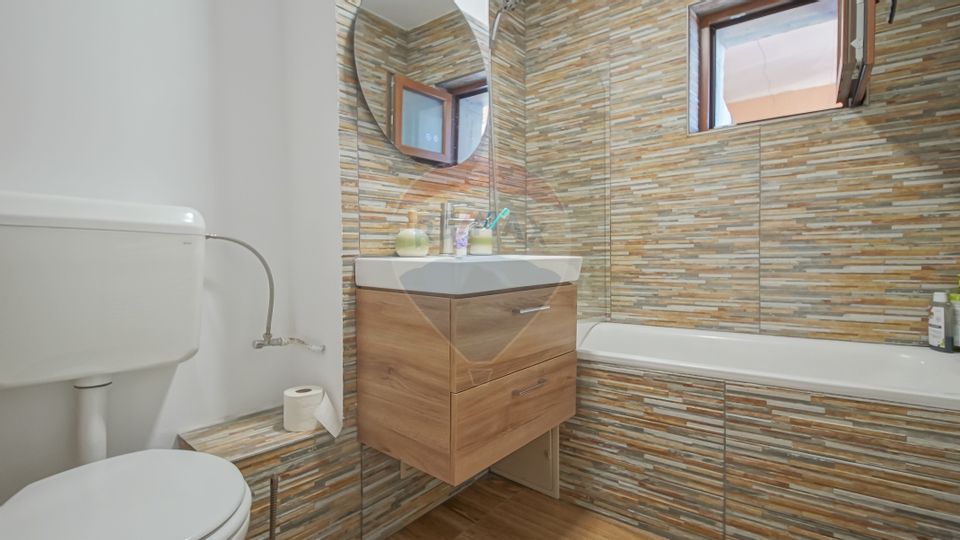 De vanzare 4 camere Racadau-zona Parcul Trandafirilor